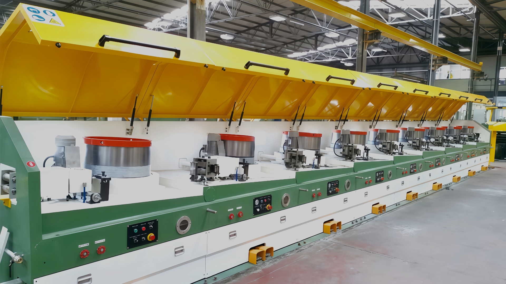 Comment une machine de réception de fil s'adapte-t-elle aux différentes vitesses de production sans compromettre l'intégrité du fil ou la qualité de l'enroulement ?